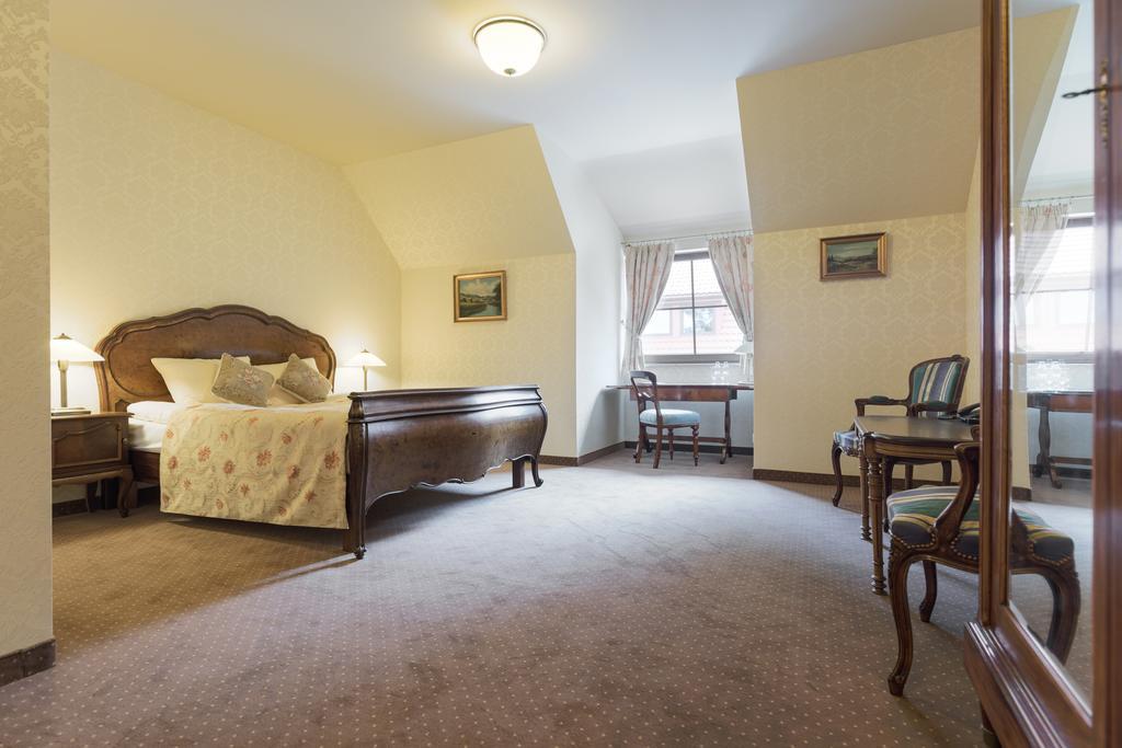 Hotel Folwark Zgierz Ngoại thất bức ảnh