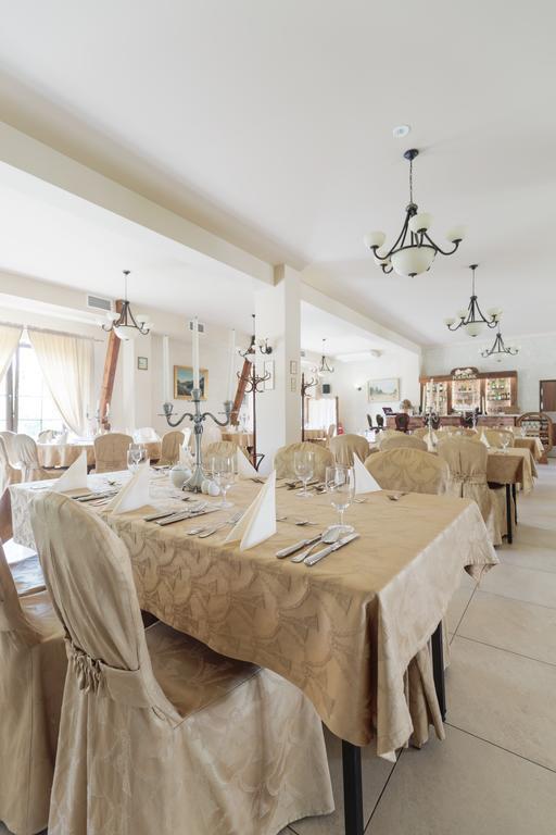 Hotel Folwark Zgierz Ngoại thất bức ảnh