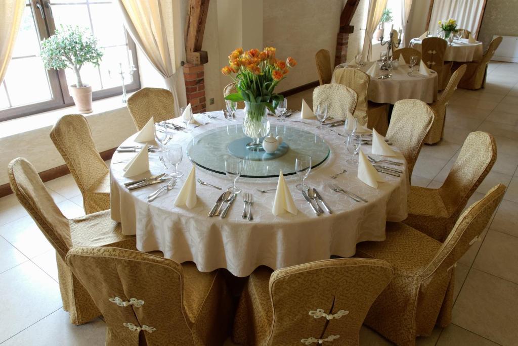 Hotel Folwark Zgierz Ngoại thất bức ảnh