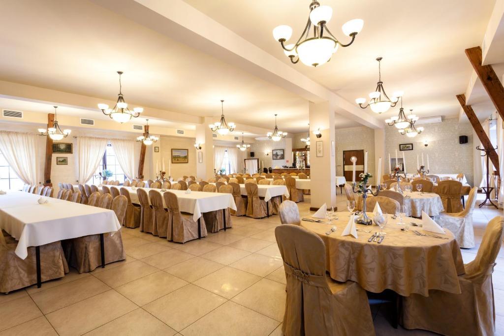 Hotel Folwark Zgierz Ngoại thất bức ảnh