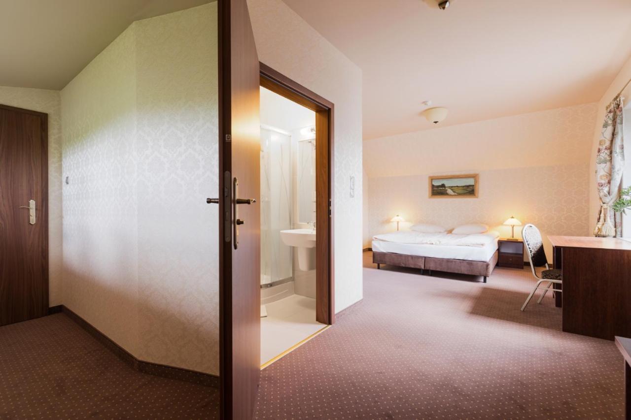 Hotel Folwark Zgierz Ngoại thất bức ảnh